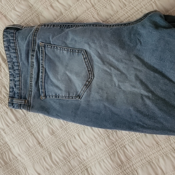 New without tags Fashion to Figure cropped Mom Jean - Picture 3 of 3